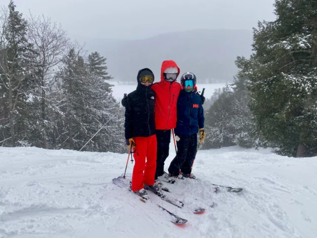 Did you know that your season pass at King Pine includes many great benefits? Exclusive "Bring a Friend" dates, priority registration for seasonal programs and discounts on food and rental services are just a few! Get your 2025-2026 season pass and these great add-ons at the absolute lowest rate possible before May 31 by visiting 👉kingpine.com/tickets-passes/season-passes #SaveBig #ThinkSnow #SeasonPass ⛷️❄️ 🏂